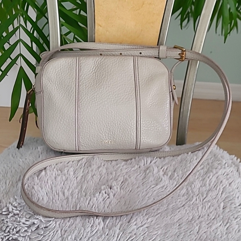 Fossil Leather Crossbody Bag ❤️